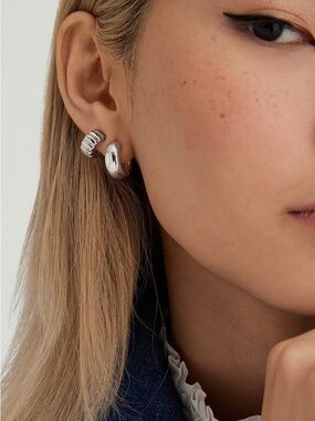 MEJURI Chunky Silver Hoop Earrings